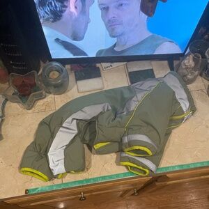 Large weatherproof sage green dog jacket💚 with reflective silver stripes NWOT